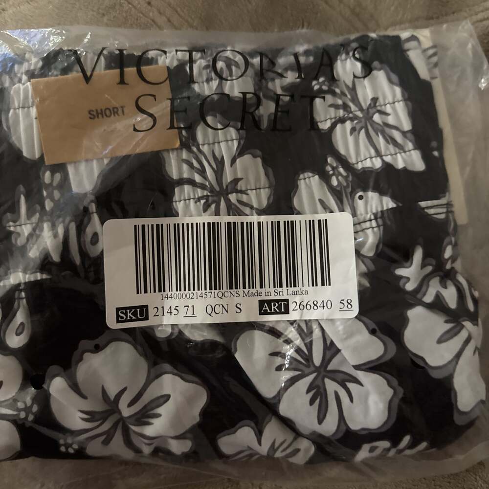 Victoria's Secret PINK shorts - Lined - Black & White Floral Shorts  NWT